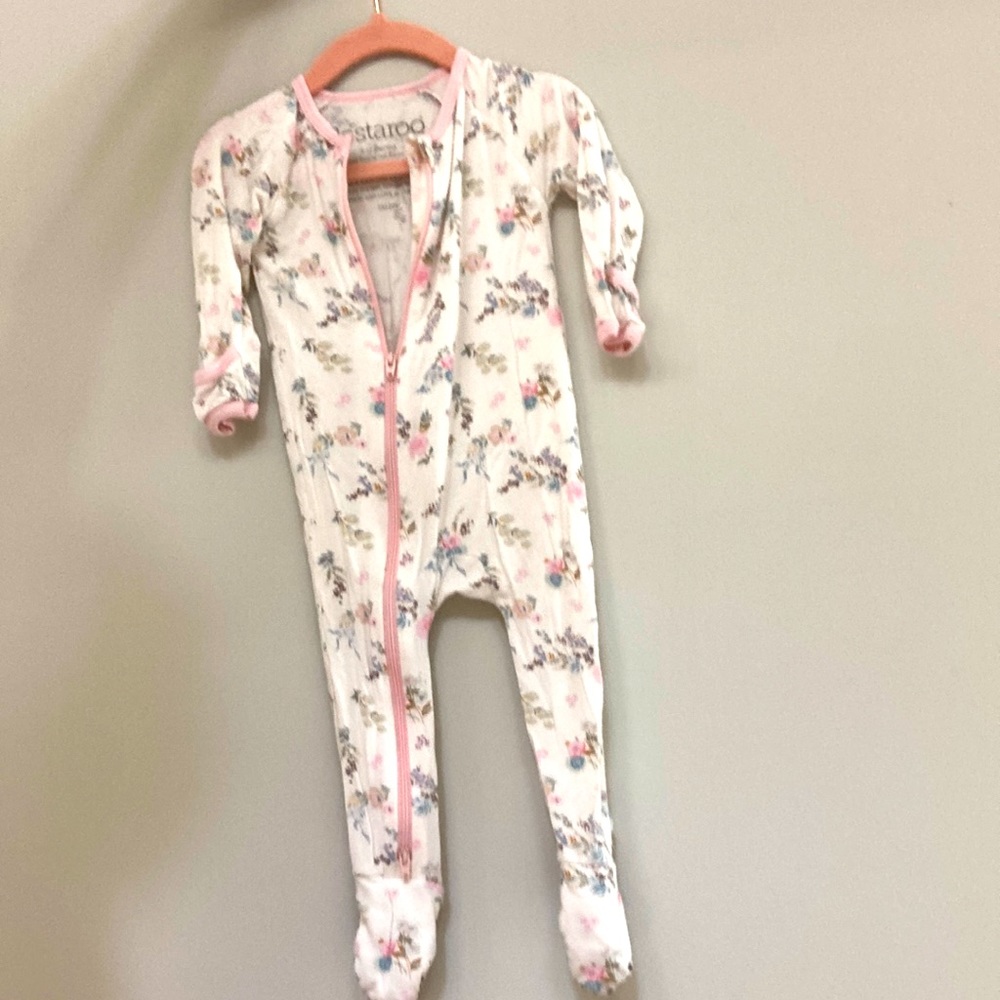 Bestaroo footie in white fall blossom. Size 9-12 months